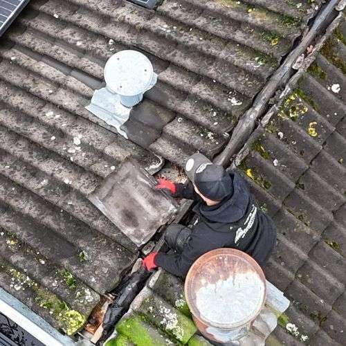Het opnieuw vastleggen van dakpannen in Bolsward